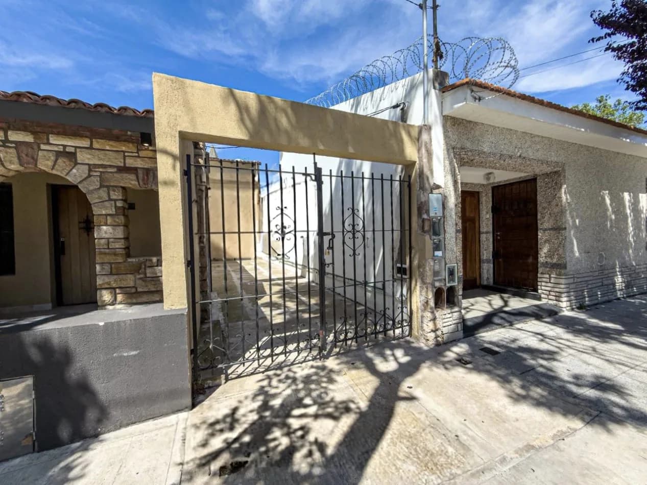 Chalet 3 Amb a Estrenar | Patio + Terraza Privada con Quincho | Reciclado